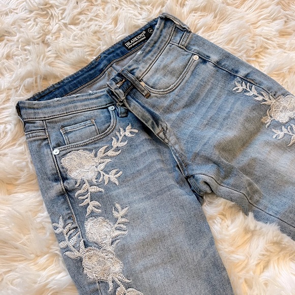 White floral embroidered mid rise jeans - Picture 2 of 2